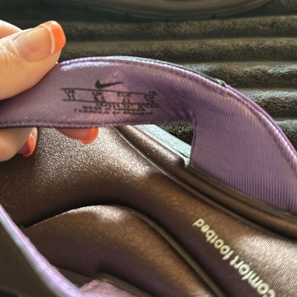 11 Nike Brown & Purple Soft Insole Sandals, Women's Flip Flips. EUC - Picture 3 of 4